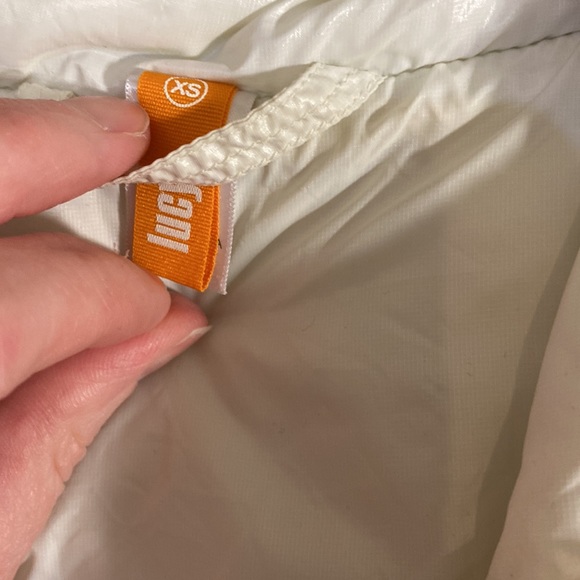 LUCY XS creamy white lightweight puffer vest with inner pocket - Picture 2 of 6